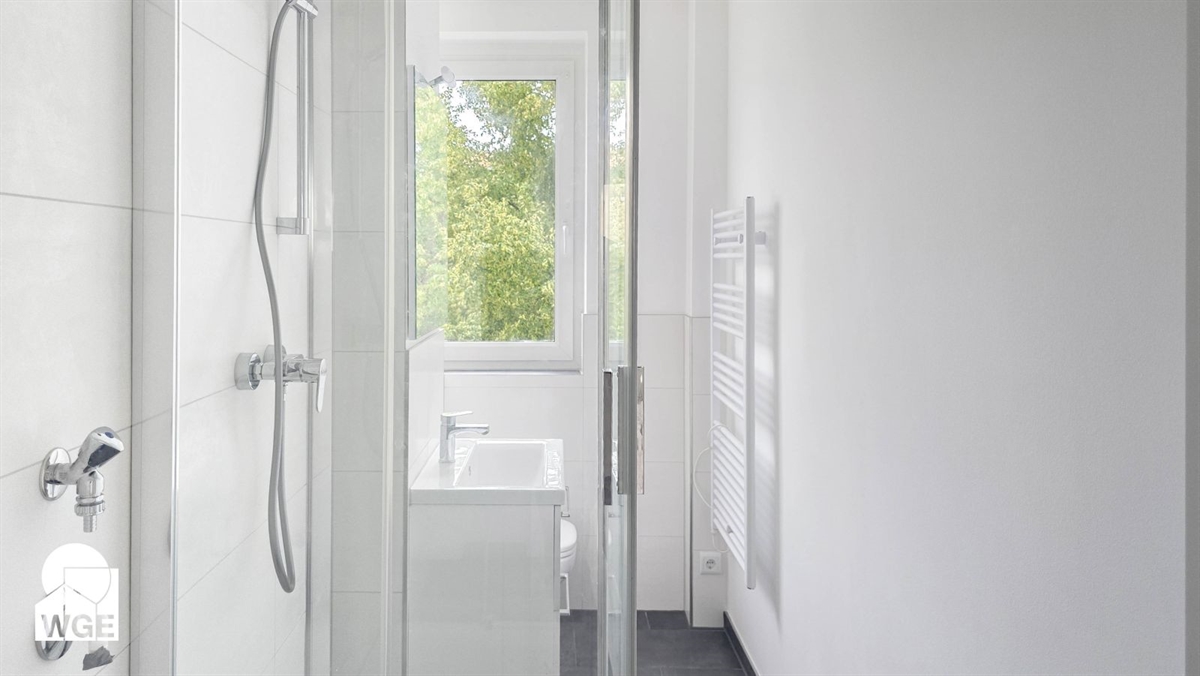 Weitblick inklusive: Frisch renoviertes Wohlfühldomizil im 4. Obergeschoss - Photo 1