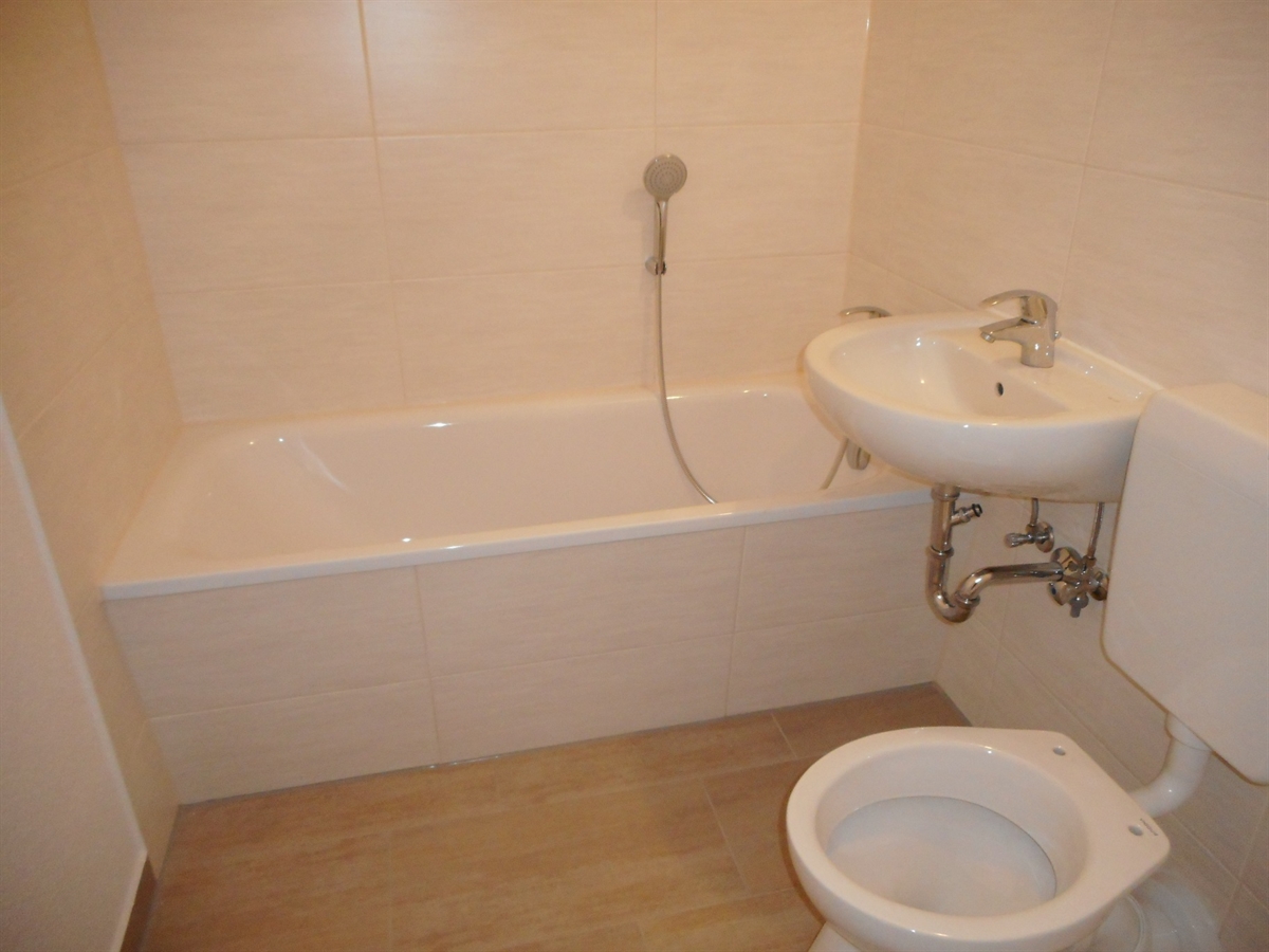 Helle 3-Raum-Wohnung mit Balkon – zentral gelegen und bald noch komfortabler ! - Foto 1