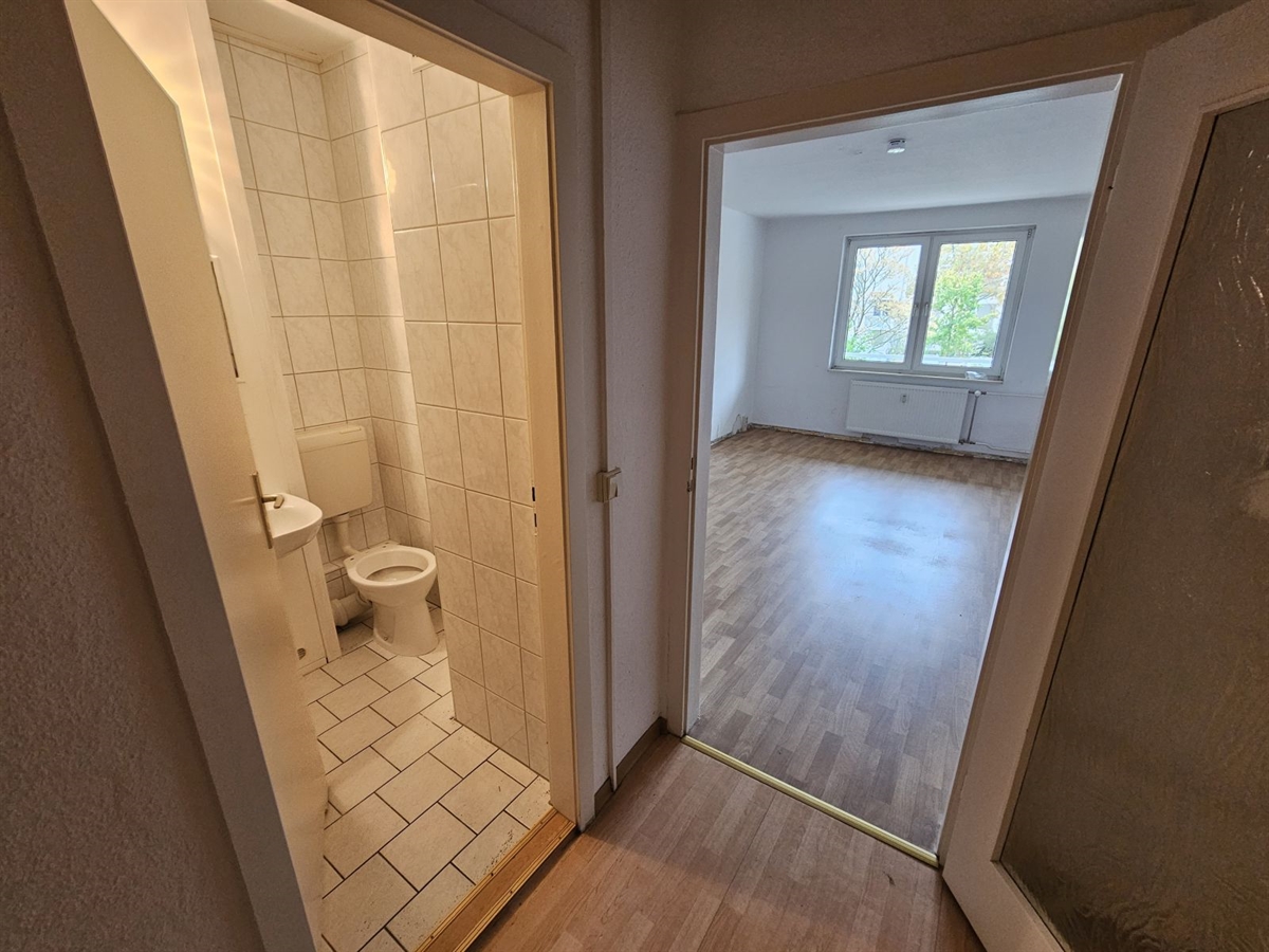 EG-Gewerbefläche in Halle-Süd: 24,2 m² bis 121 m² - Foto 5