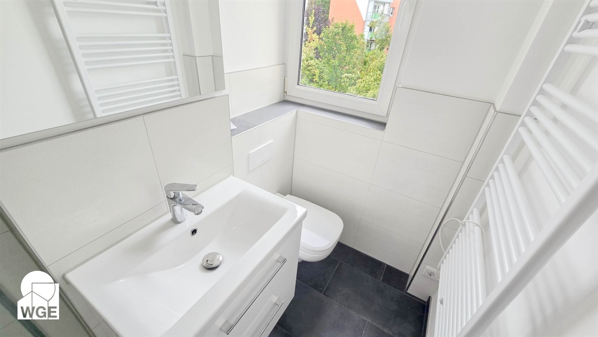 Weitblick inklusive: Frisch renoviertes Wohlfühldomizil im 4. Obergeschoss - Photo 2